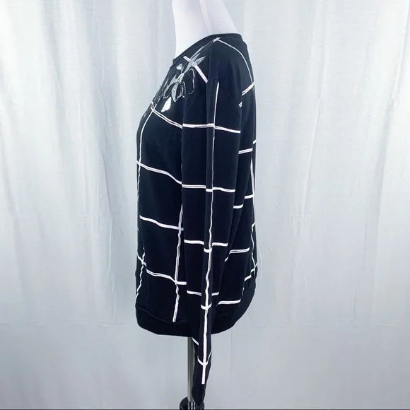 Apt. 9 black windowpane pattern floral detail sweatshirt - Picture 5 of 11